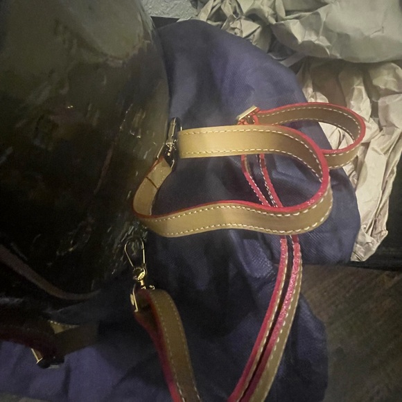 Acadia patented leather shoulder bag with handles and straps - Picture 10 of 11